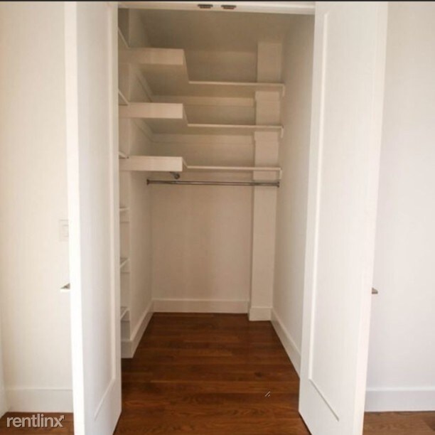 Foto del edificio - 6410 Gates Ave