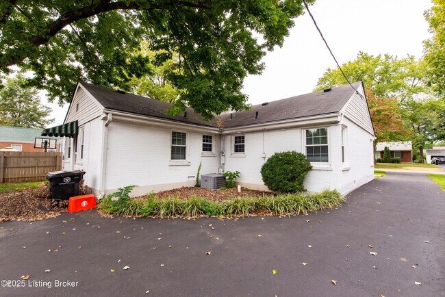 Building Photo - 2512 Gardiner Ln