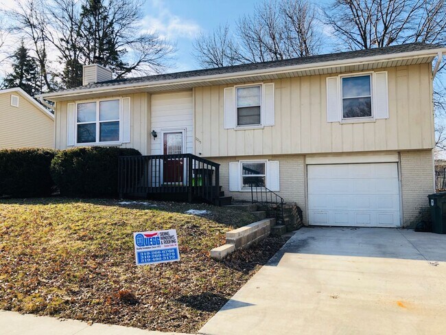 Foto del edificio - 4-Bed 2-Bath House in Cedar Falls