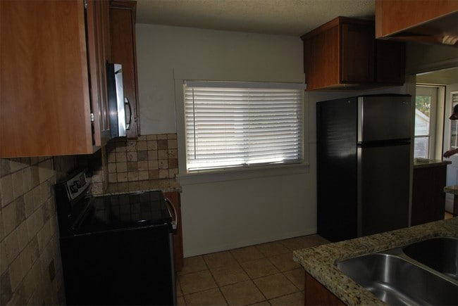 Building Photo - 89 Marindale Ave