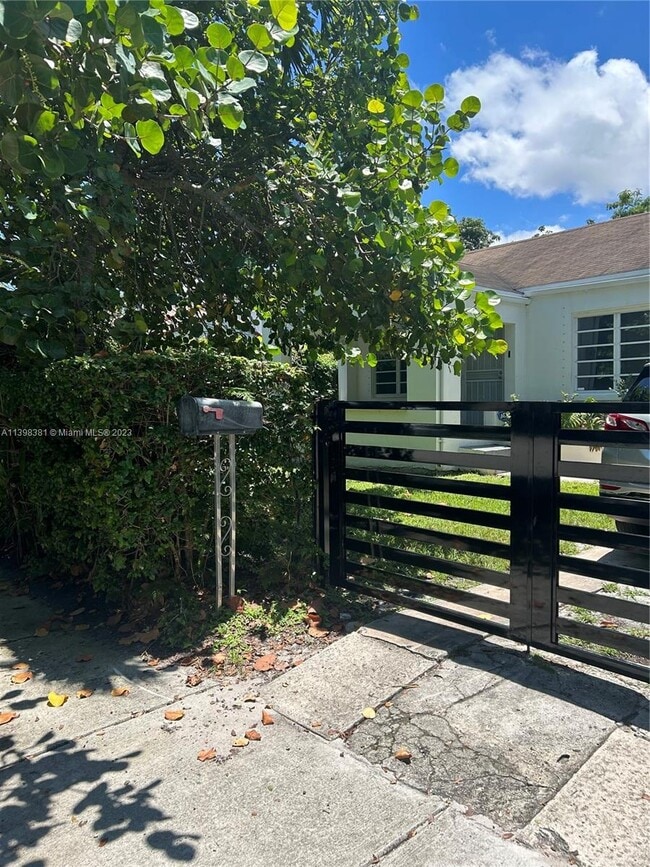 Building Photo - 4312 NW 3rd Ave