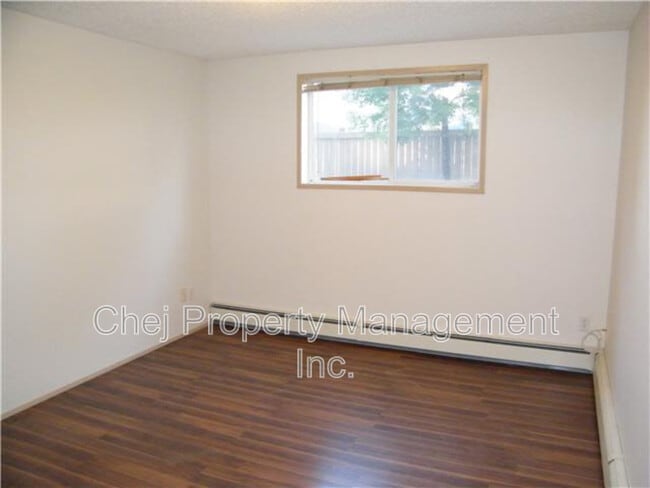 Building Photo - 4220-4139 139 Ave NW