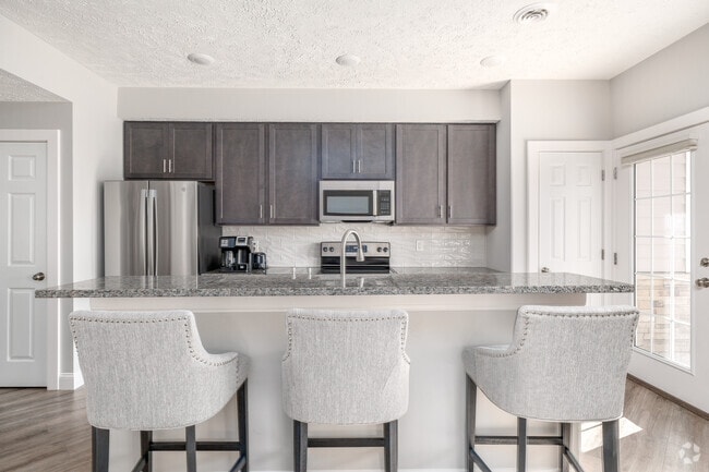 2BR, 2.5BA - 2,000SF - Kitchen - 3396-3442 Summers Gate Dr