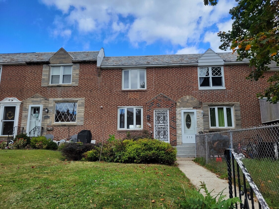 Primary Photo - 281 Seven Oaks Dr