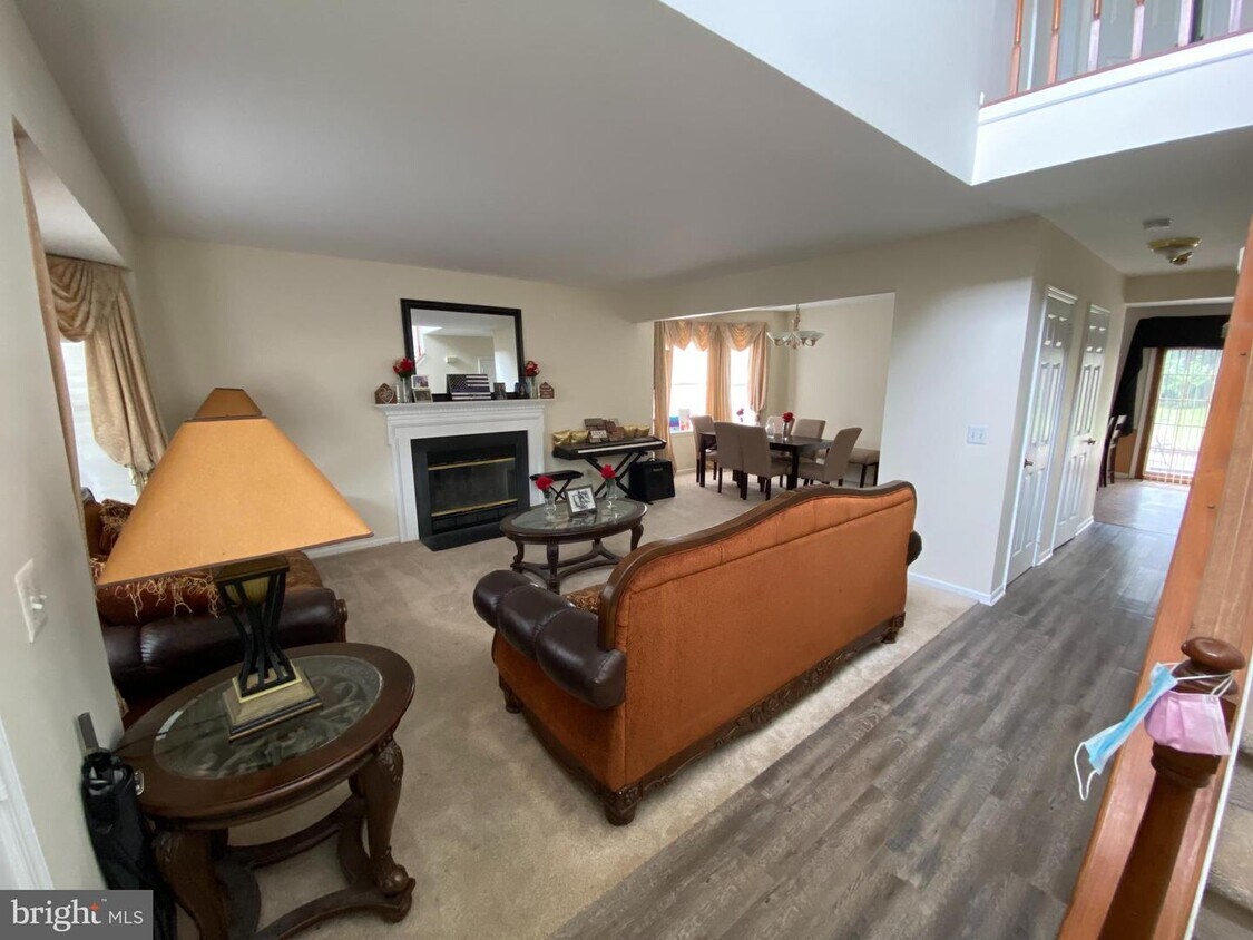 Primary Photo - 7 Brentwood Ct