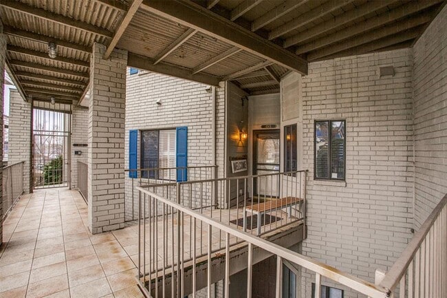 Building Photo - 456 Yacht Club Dr