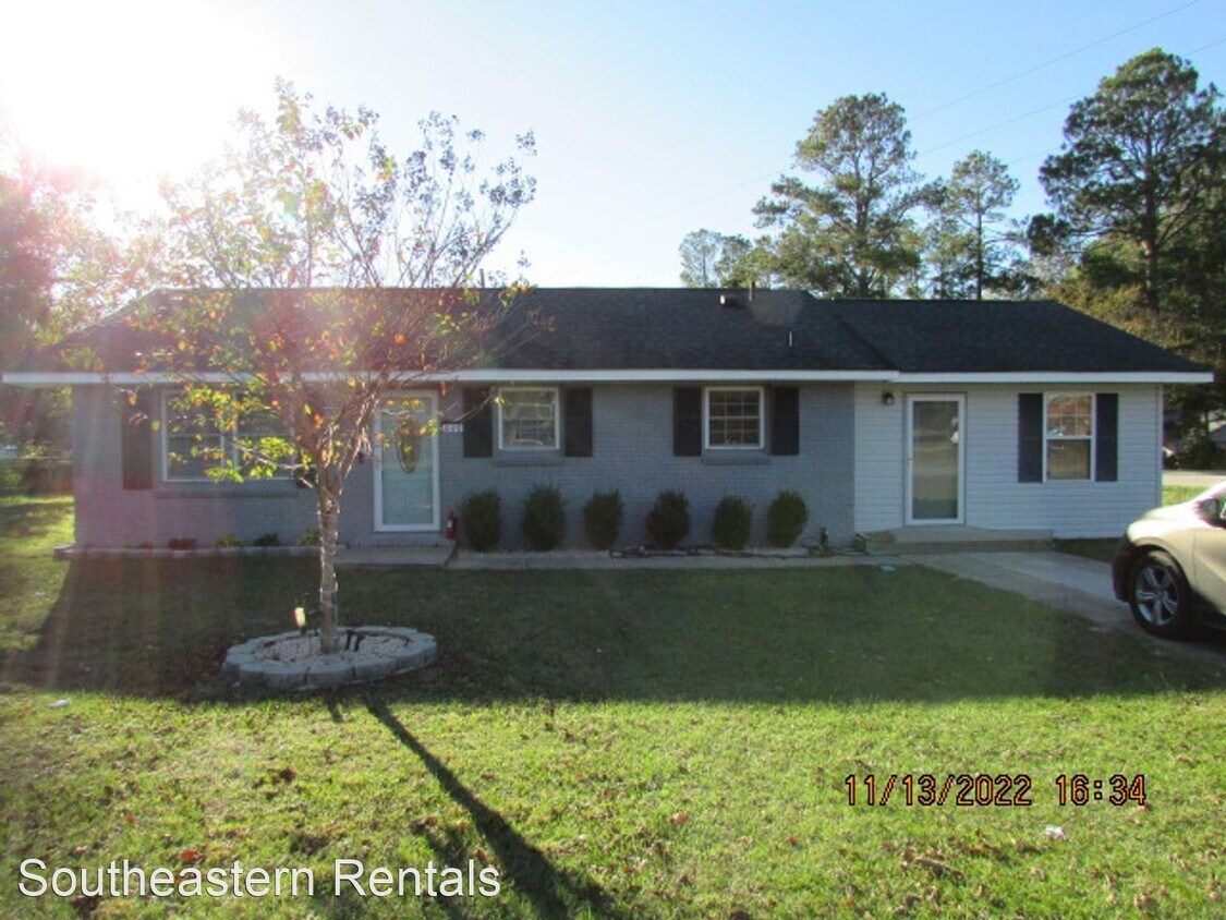 Primary Photo - 3 br, 2 bath House - 840 Perry Blvd.