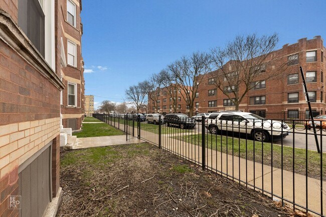 Foto del edificio - Auburn Gresham Apartments