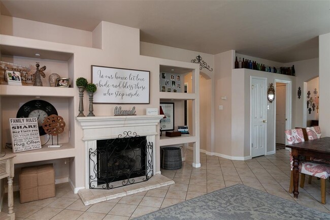 Building Photo - 1704 Ascot Ln