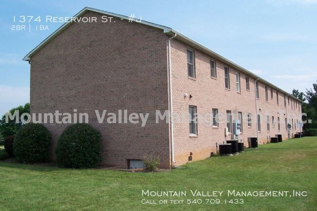 Building Photo - 1374 Reservoir St