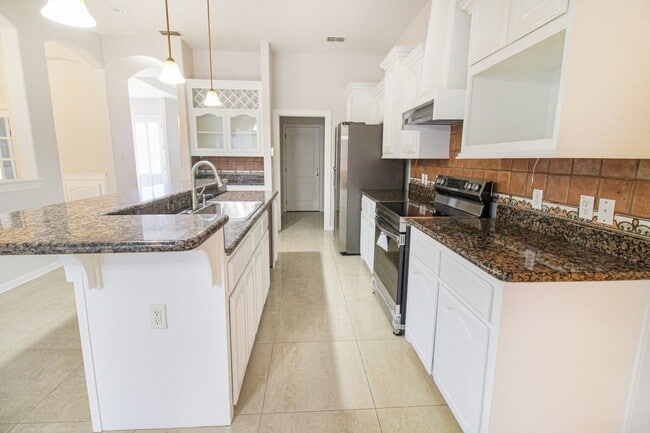 Building Photo - 2801 Summer Breeze Ave