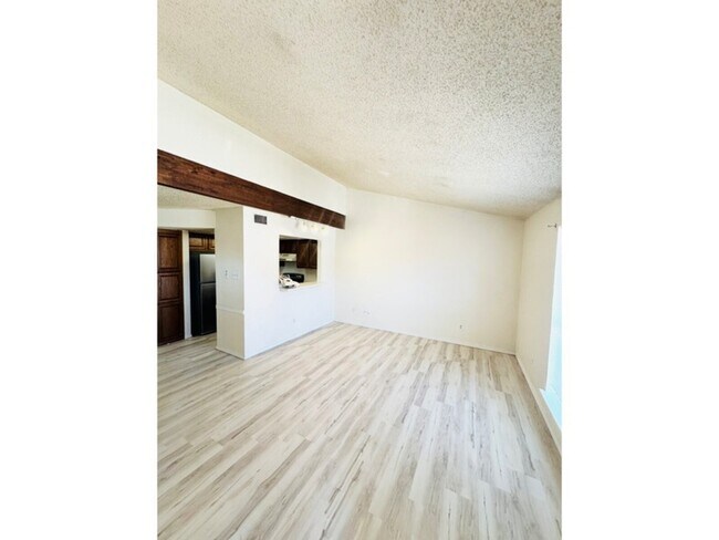 Foto del edificio - 1324 Bluffview Dr