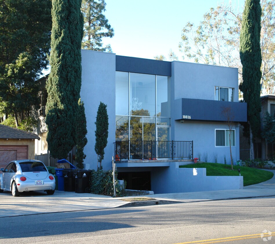 Foto del edificio - The Camarillo Avenue Apartments