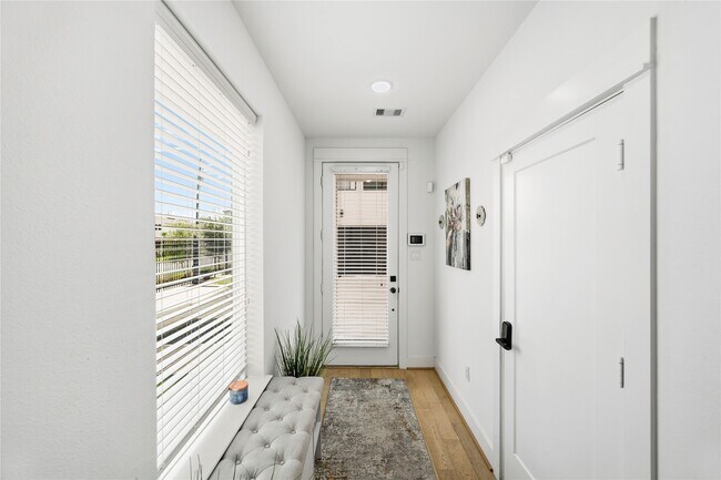 Foto del edificio - 2502 Tuam St