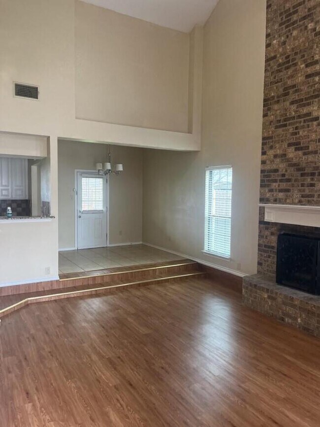 Building Photo - Wonderful 3BR, 2.5BA, 2-car home in Wataug...