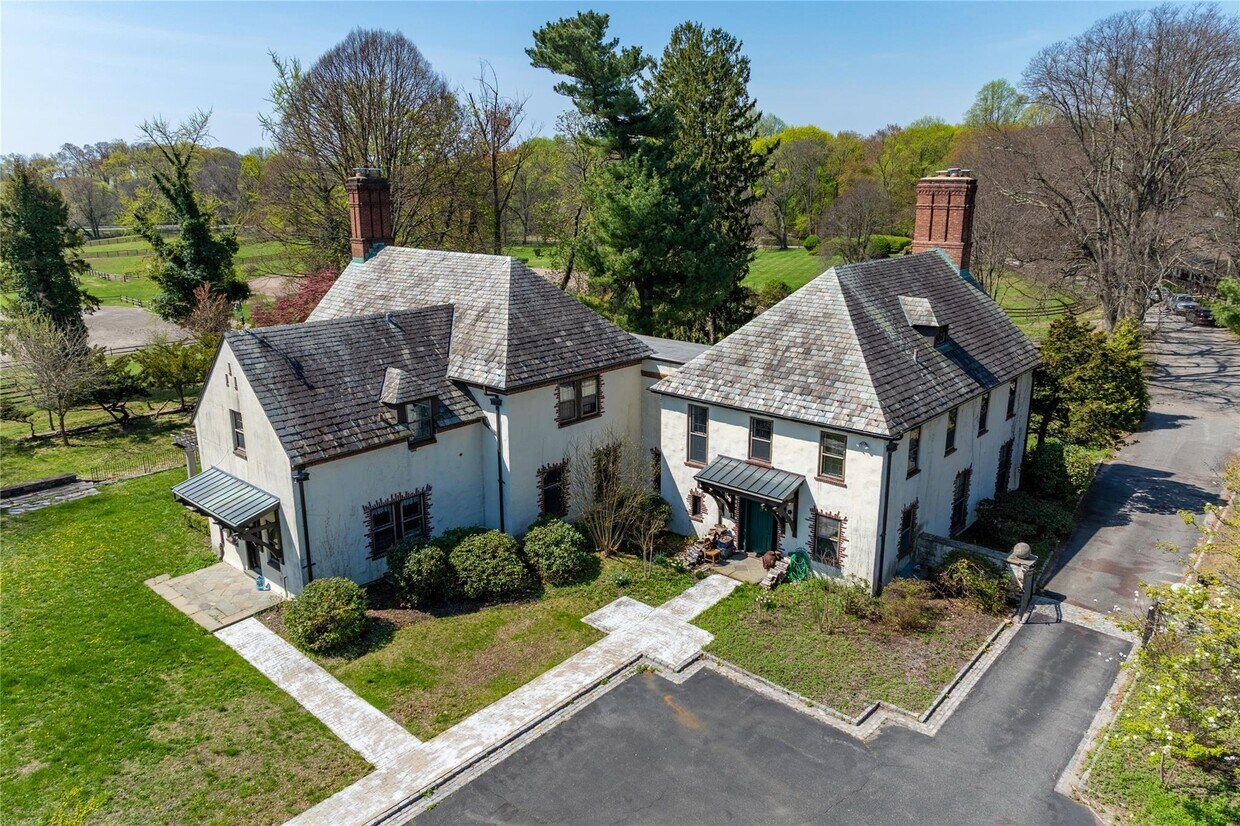 Primary Photo - 203 Store Hill Rd