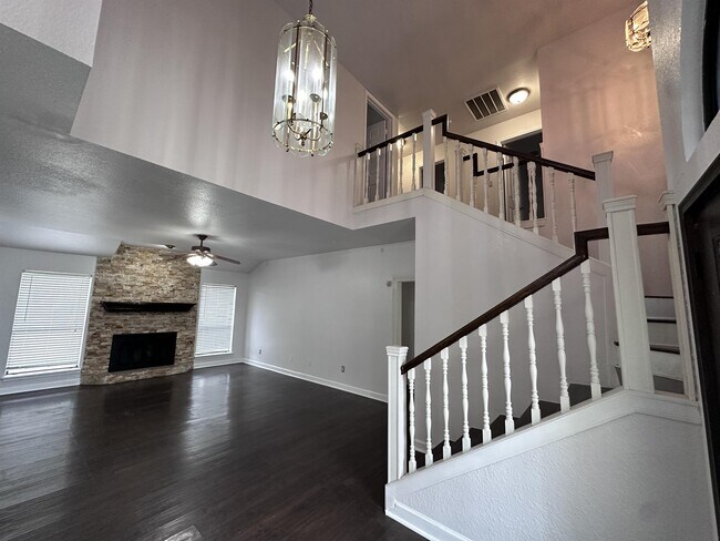 Building Photo - 5529 Fox Run Cir