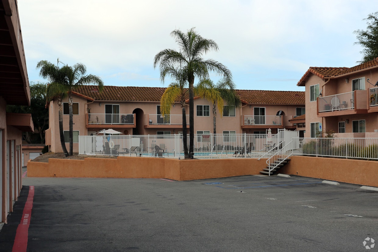 Building Photo - Diamante