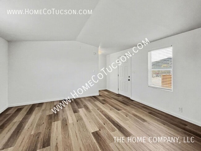 Foto del edificio - 9950 N El Uno Minor