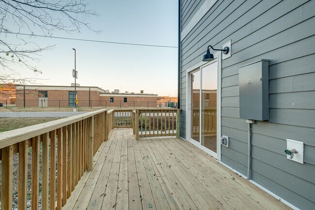 Building Photo - Harding Townhomes