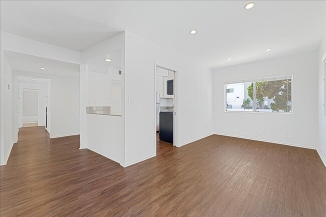 Building Photo - 5703 Hazeltine Ave