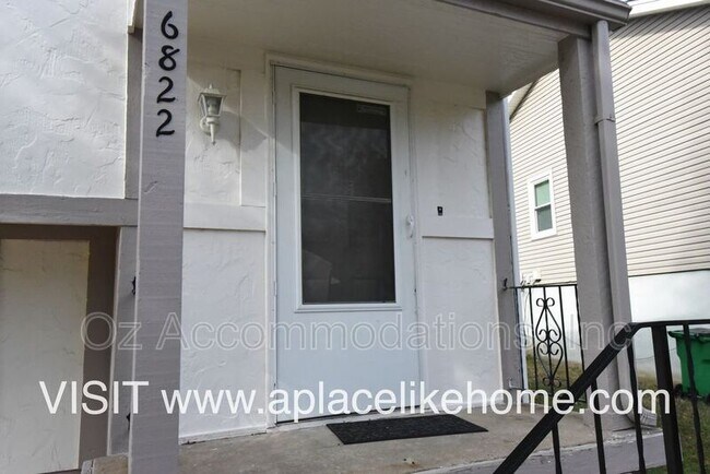 Building Photo - 6822 N Fisk Ave