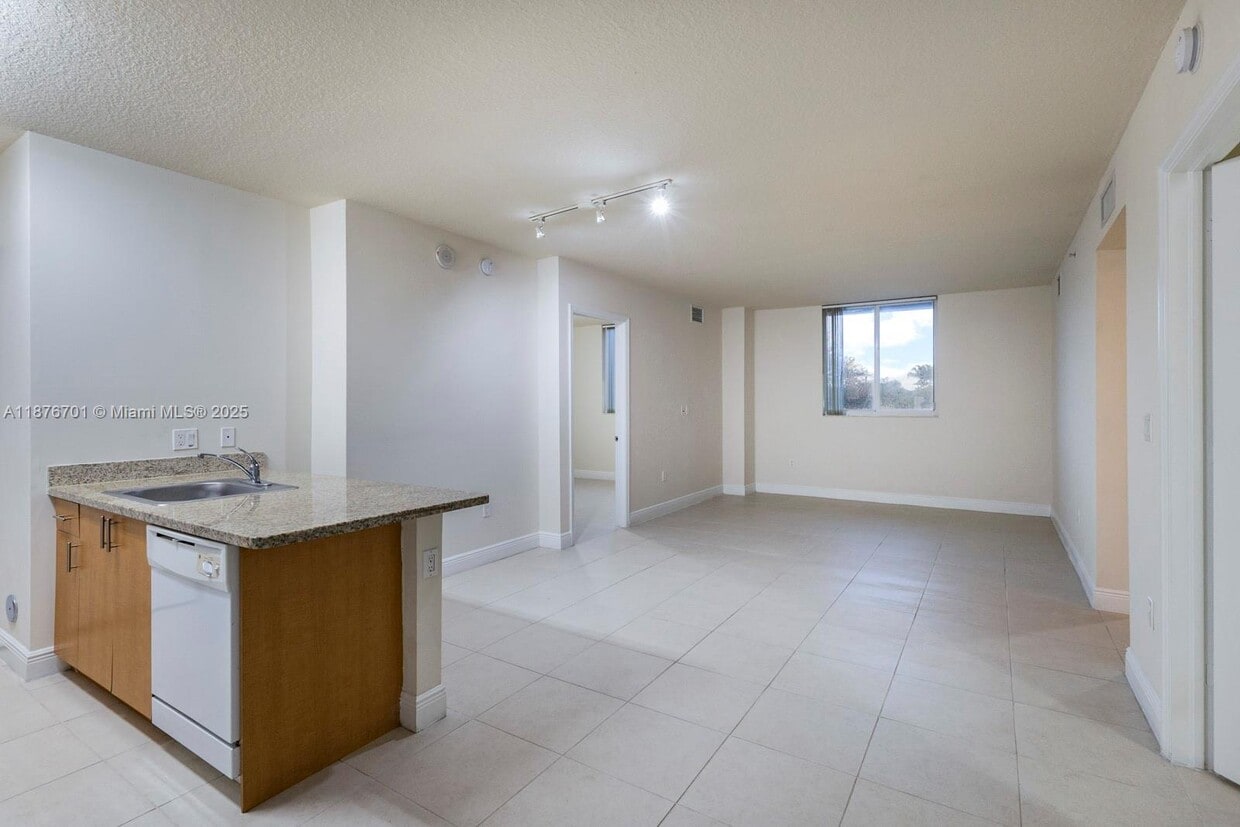 Foto principal - 2350 SW 27th Ave