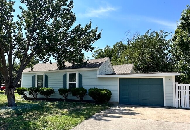 Photo - 907 Church St House