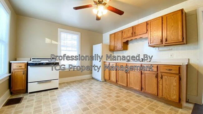 Building Photo - 807 1st Ave