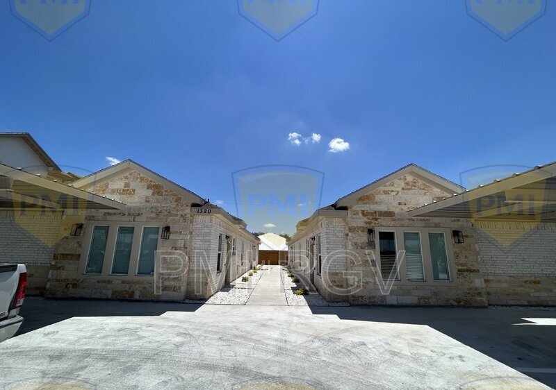 Foto principal - 1320 N McColl Rd
