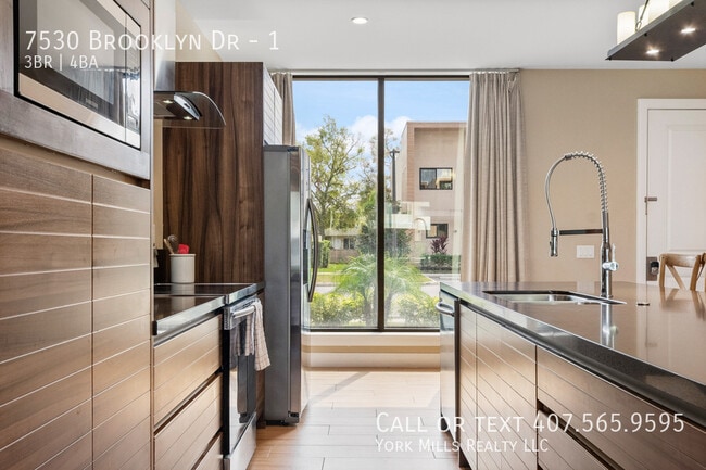 Building Photo - 7530 Brooklyn Dr