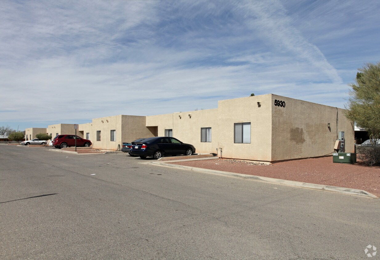 Primary Photo - 5930 S JEANETTE Blvd