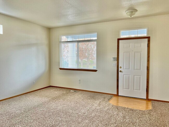 Foto del edificio - Excellent Location in Fishers Landing near...