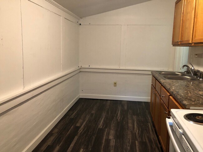 Foto del edificio - 325 E 2nd St