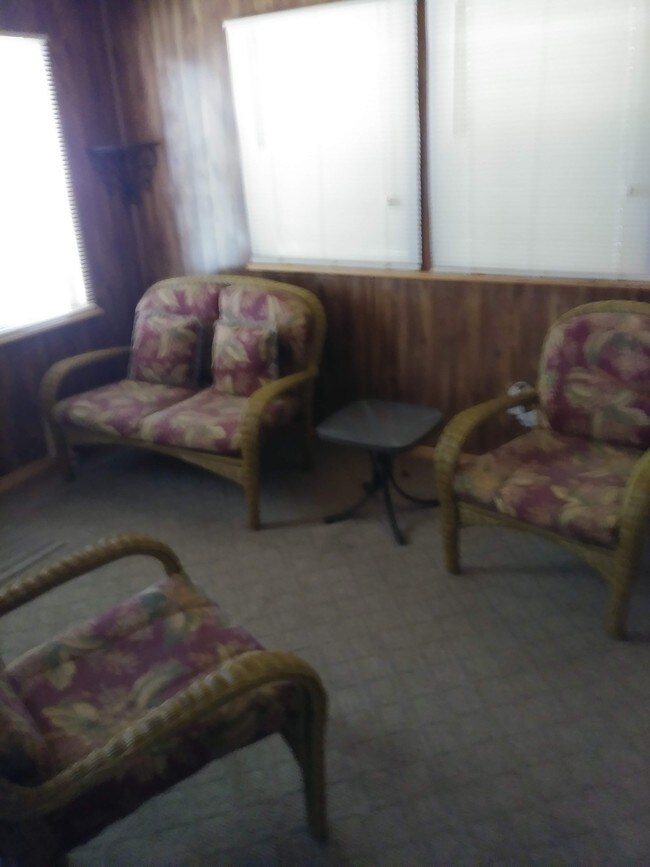 Foto del edificio - 1325 Dixieland Rd