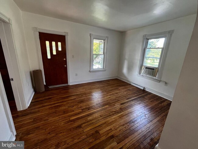 Building Photo - 3816 Norwood Ave