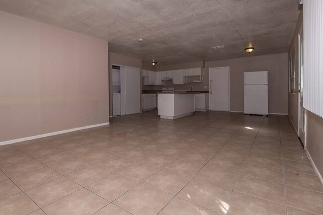 Building Photo - NICE 4 BEDROOM AND 2 BATH HOME COME SEE TO...