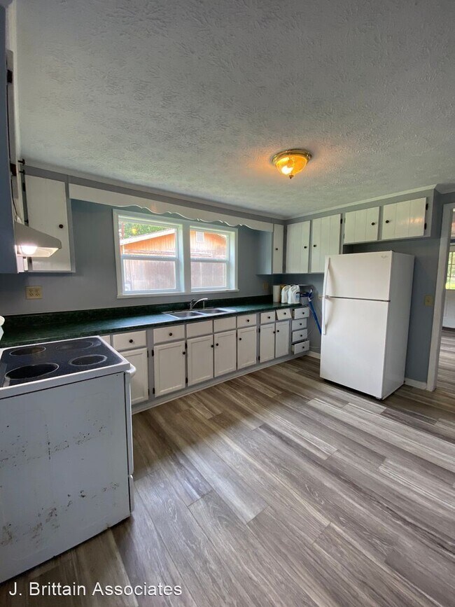 Building Photo - 2 br, 1 bath House - 413 Elm Ave. NW