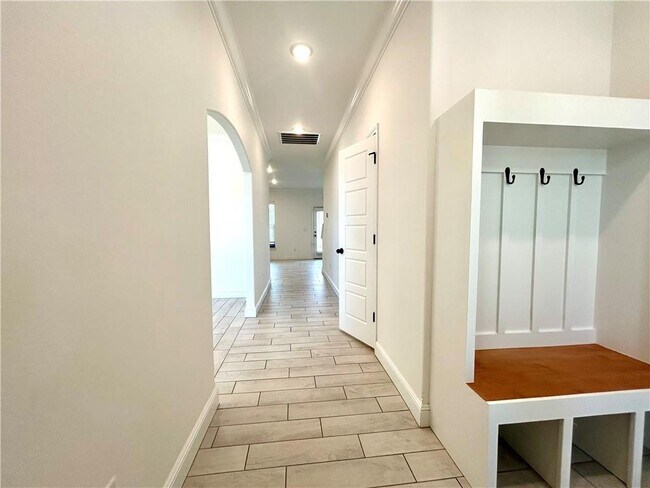 Foto del edificio - 2111 Periwinkle Pl