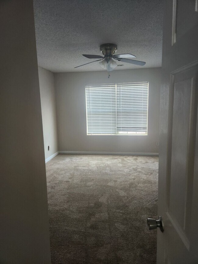 Building Photo - 3 Bedroom Townhome in Union City