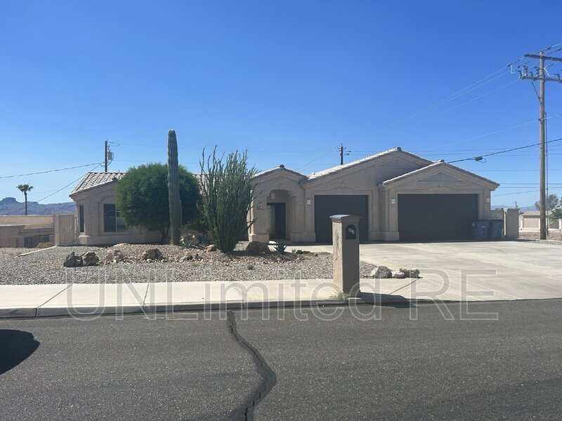 Primary Photo - 801 Thunderbolt Ave