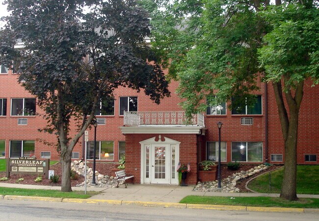 Building Photo - Silverleaf Apartments