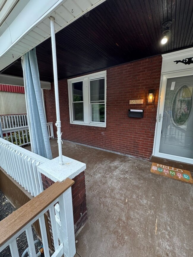 Foto del edificio - 3 Bedroom 1.5 Bath in Dormont!
