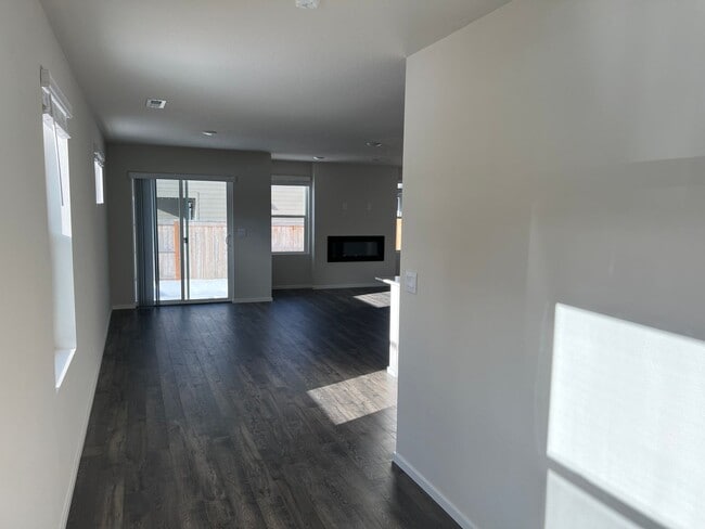 Foto del edificio - LIKE NEW Spacious 2 Story Home on Corner Lot - Kemper Grove / Ridgefield, WA