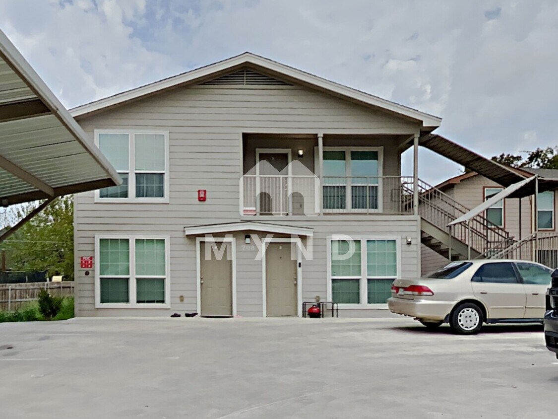 708 W 6th St Unit D Condo for Rent in Taylor, TX