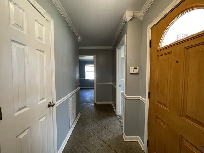 Building Photo - Home For Rent