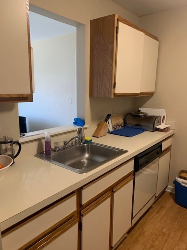 Building Photo - 303 White St