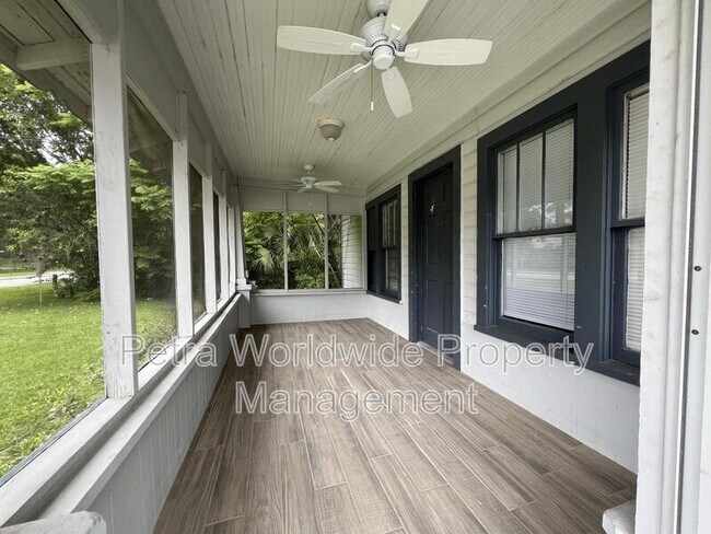 Foto del edificio - 611 E Plymouth Ave