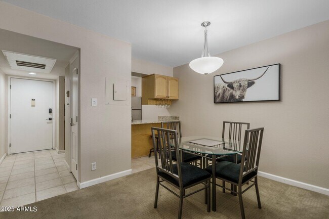 Foto del edificio - 7625 E Camelback Rd