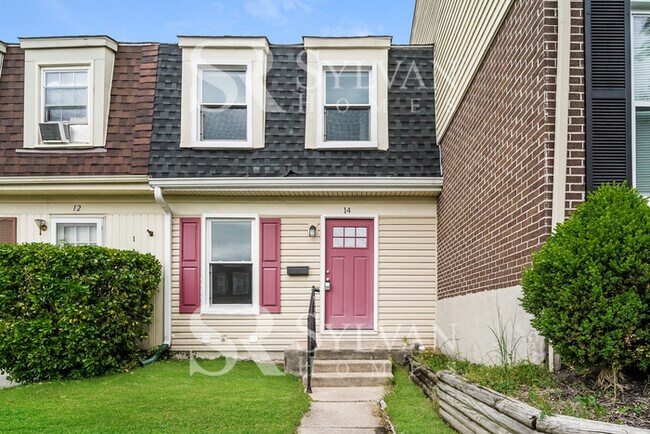 Foto del edificio - This highly desirable 4 bedroom, 2 bathroo...